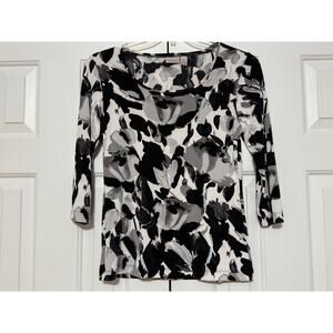 Chico's Easywear Black, White, and Gray Printed Top, Size 0